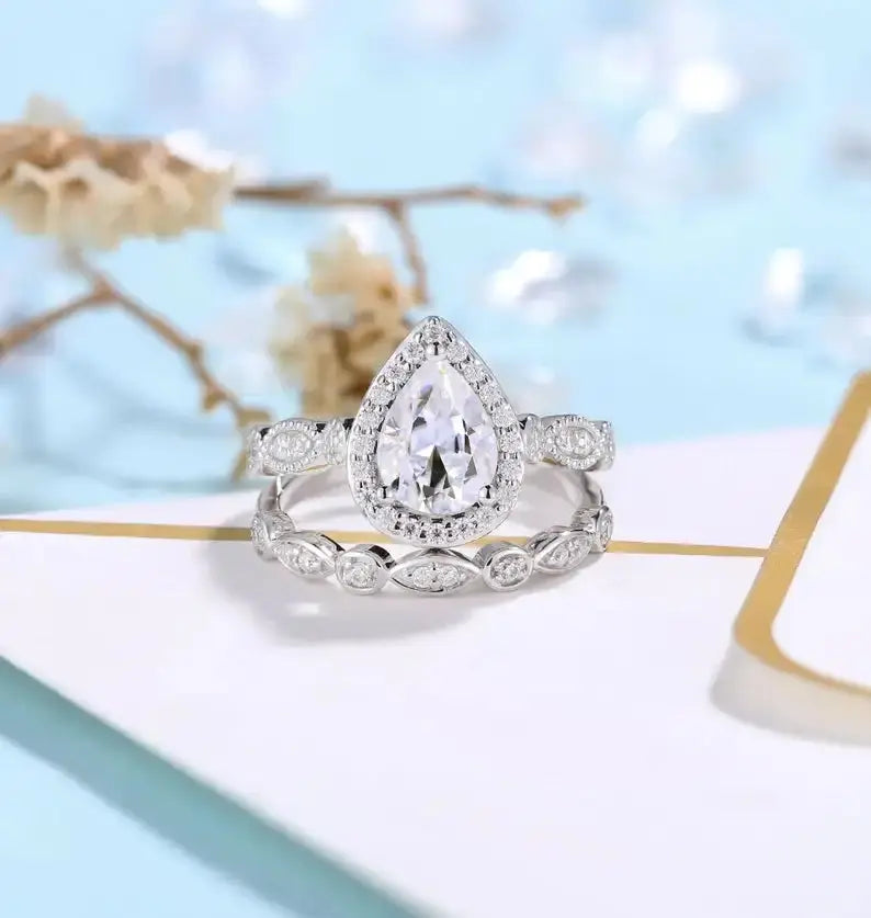 18K WHITE GOLD PEAR CUT MOISSANITE HALO ENGAGEMENT RING 1CT Moissanite Engagement Rings & Jewelry | Luxus Moissanite | Pear Cut Moissanite Engagement Rings