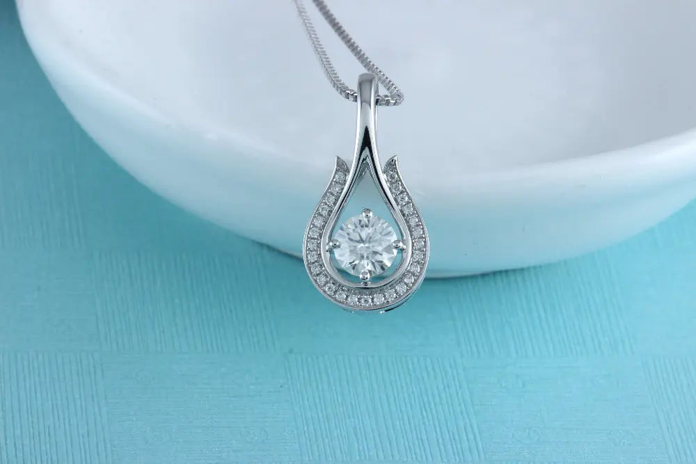 18k White Gold Moissanite Fashion Necklace Women / Pendant 0.5ct Center Stone Moissanite Engagement Rings & Jewelry | Luxus Moissanite