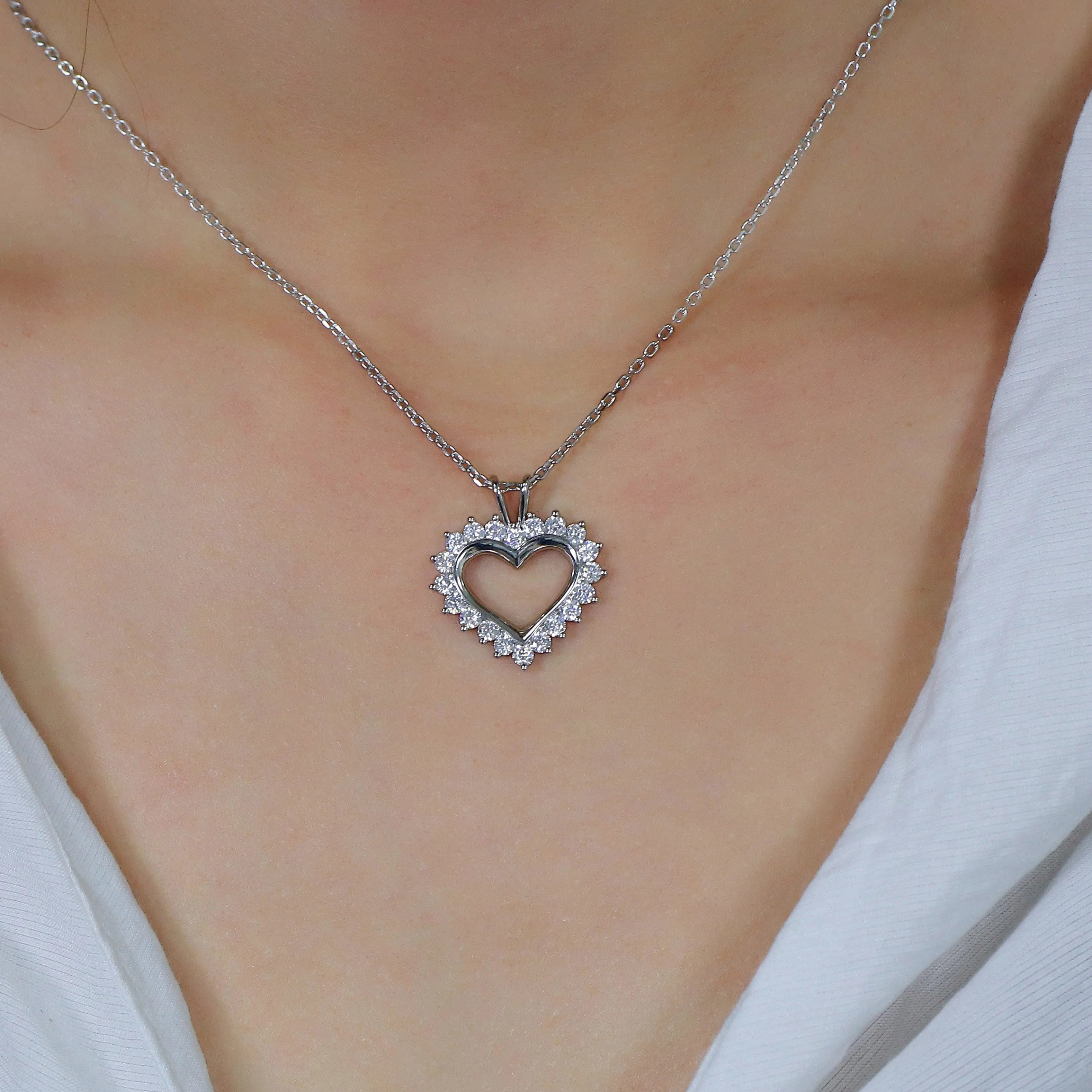 10k White Gold Heart Moissanite Necklace 1.2ct Total – Luxus Moissanite