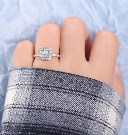 18K WHITE GOLD HALO MOISSANITE ENGAGEMENT RING Moissanite Engagement Rings & Jewelry | Luxus Moissanite