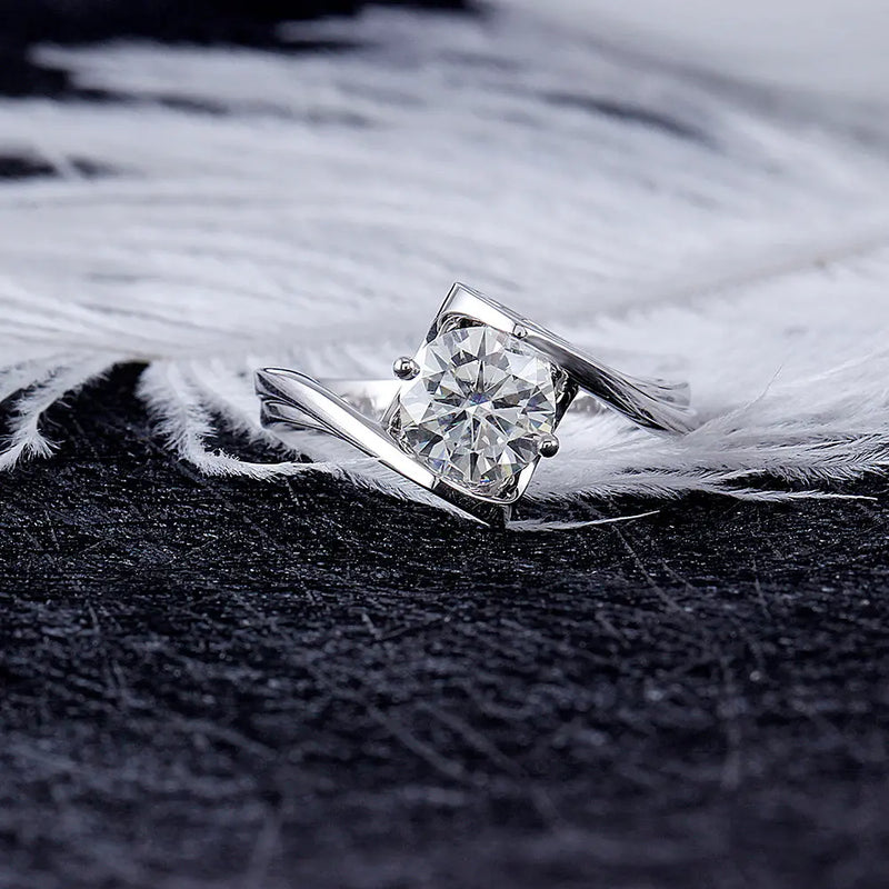 18k White / Yellow / Rose Gold Heart Moissanite Ring 1ct Moissanite Engagement Rings & Jewelry | Luxus Moissanite