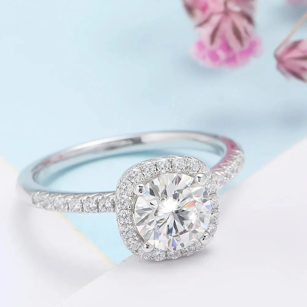 PLATINUM PLATED SILVER HALO MOISSANITE ENGAGEMENT RING 1CT Moissanite Engagement Rings & Jewelry | Luxus Moissanite | Platinum Moissanite Engagement Ring