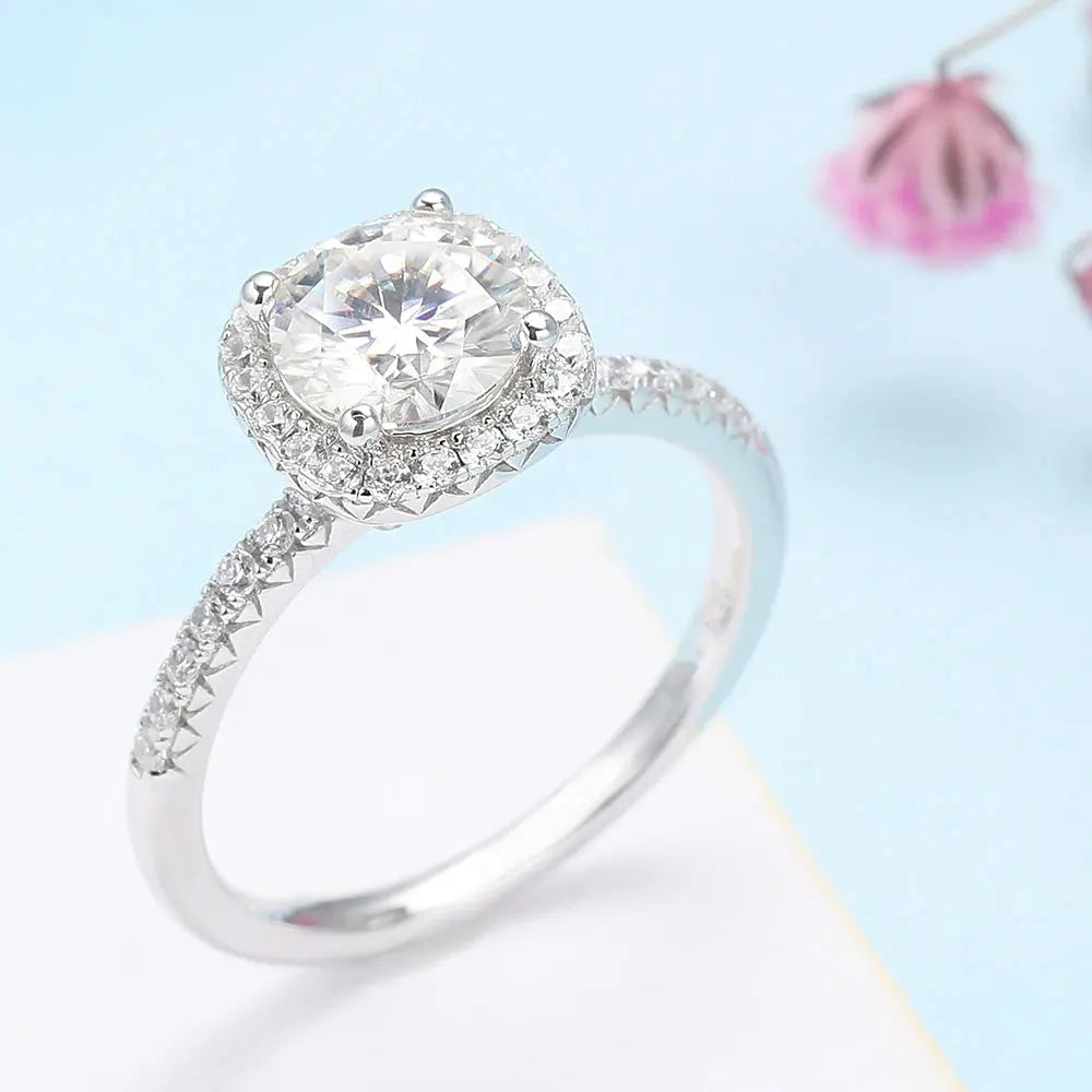 PLATINUM PLATED SILVER HALO MOISSANITE ENGAGEMENT RING 1CT Moissanite Engagement Rings & Jewelry | Luxus Moissanite | Platinum Moissanite Engagement Ring