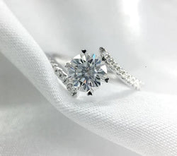 Platinum Plated Silver Moissanite Ring 0.8ct Center Stone Moissanite Engagement Rings & Jewelry | Luxus Moissanite