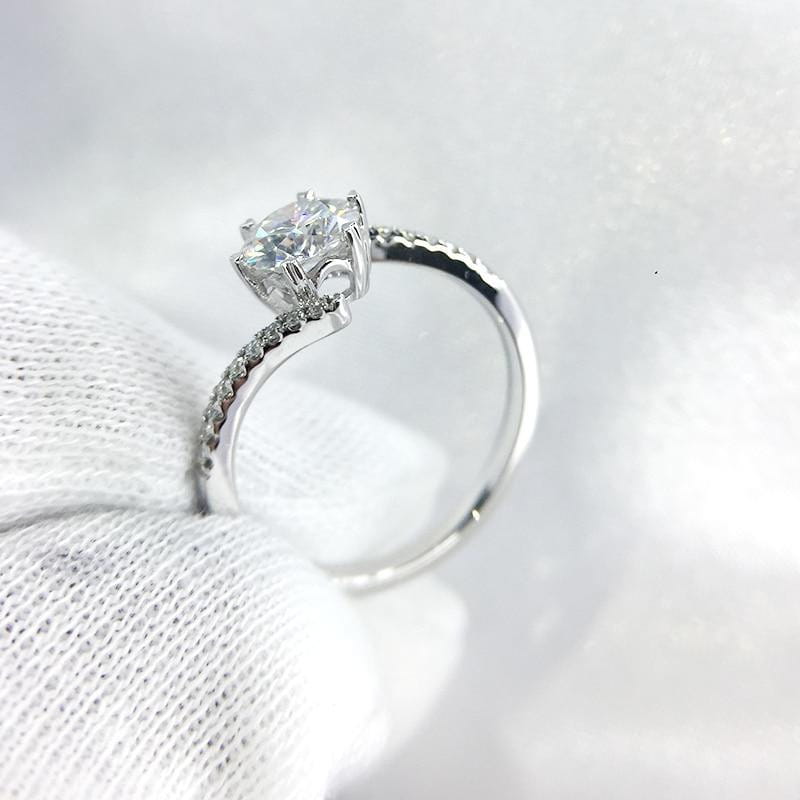 Platinum Plated Silver Moissanite Ring 0.8ct Center Stone Moissanite Engagement Rings & Jewelry | Luxus Moissanite