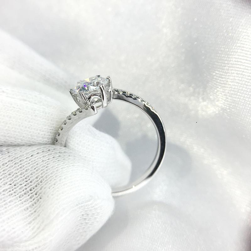 Platinum Plated Silver Moissanite Ring 0.8ct Center Stone Moissanite Engagement Rings & Jewelry | Luxus Moissanite