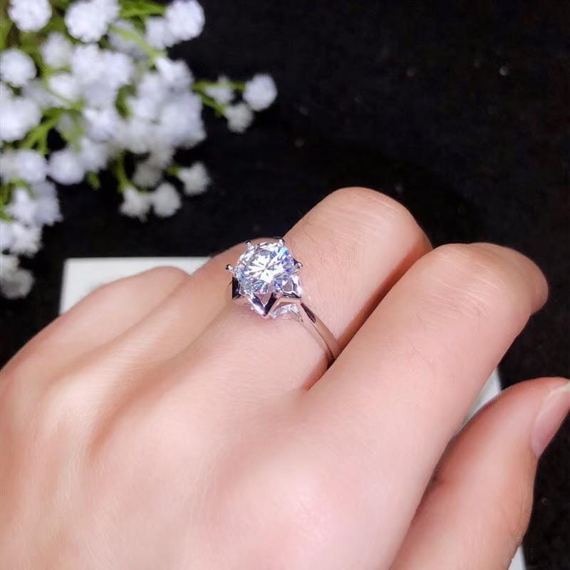 Platinum Plated Silver Vintage Solitaire Moissanite Ring 1.5ct Moissanite Engagement Rings & Jewelry | Luxus Moissanite