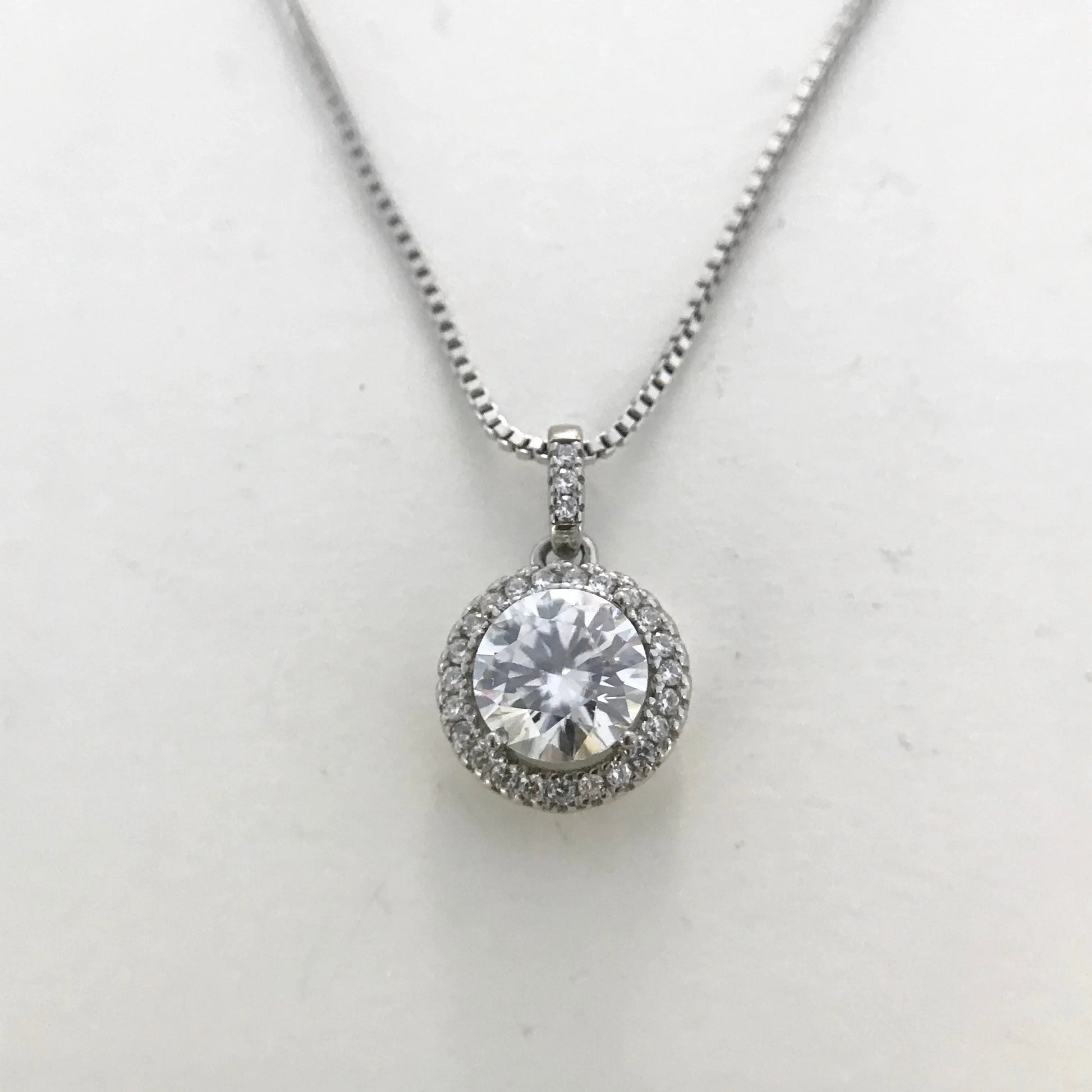 Silver Halo Moissanite Necklace / Pendant 1ct Center Stone Moissanite Engagement Rings & Jewelry | Luxus Moissanite | best necklace pendants